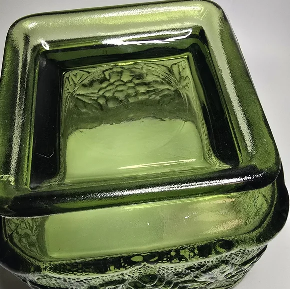 Indiana Glass Green Pressed Glass Grape Motif Square Planter - Picture 6 of 8